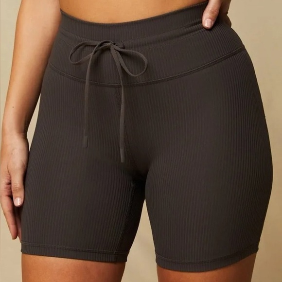 Fabletics Pants - Fabletics Oasis Rib High-Rise 6” Shorts